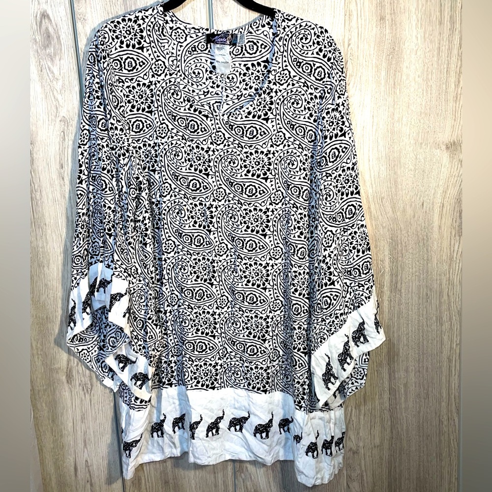 Misha Black & White Tunic by Mendicino Designs Elephant Print Edge Detail Sz L